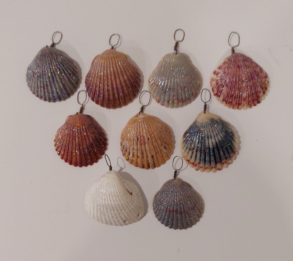 AngelaRienerth's tweet image. !!!30% off!!! Painted Shell Ornaments, Vendor #629, available at Blue Crow Antique Mall, Painter, Va. @bluecrowantiques #shells #ornament #marine #ocean #beach #sand #painted #vintage #collectible #collector #collection #collectorsarewatching