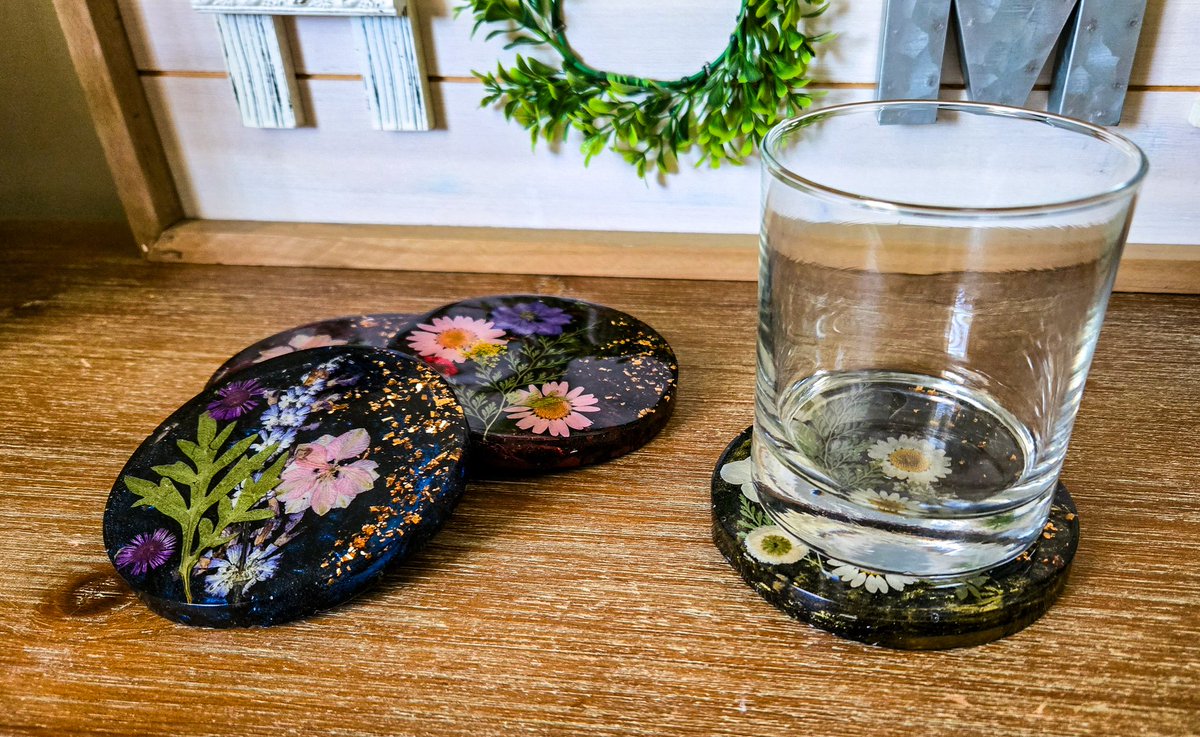 MinimalAbstrac1's tweet image. Metallic &amp;amp; Florals Circle Resin Coasters ☕️🫖✨️🌷⚘️🌼🪻🌿
etsy.com/listing/150730…
#etsyfinds #handmadehour #uniquegifts #giftsforher #giftsformom #womaninbizhour #CraftBizParty #SpringFlowers #FlowerPower #FloralJoy #CoffeeLovers #TeaTime #Coasters #wednesdayfeelings