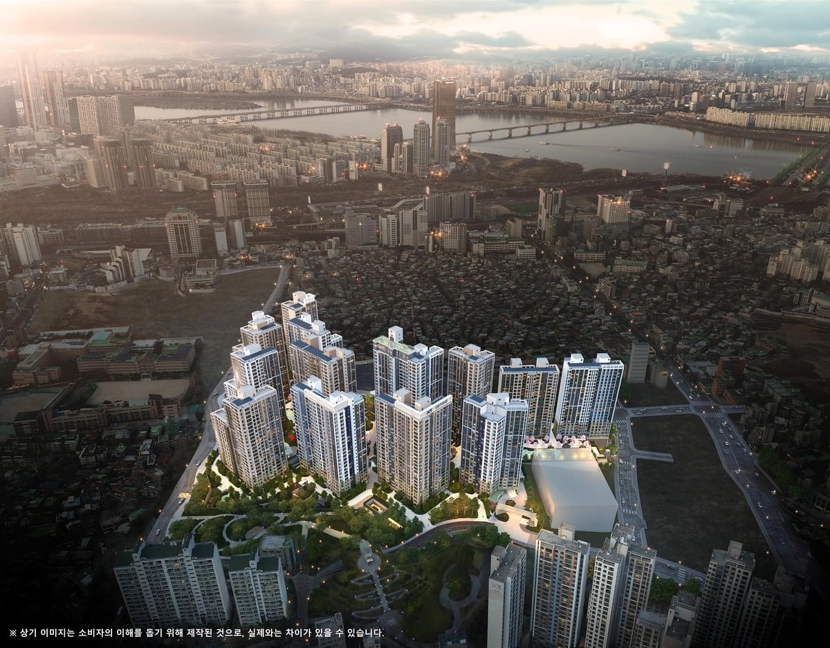 gemhivecrypto's tweet photo. 🏙 라클라체자이드파인 청약 — 노량진뉴타운 첫 분양이에요.

GS건설·SK에코플랜트가 짓는 노량진6구역 재개발 단지인데,
분상제 미적용에 실거주 의무도 없어요.

갭투자가 가능한 구조라 자금 여력 있으면 충분히 써볼 만한 카드예요.

대신 노량진뉴타운 첫 분양인 만큼 경쟁률이 상당히 높게 나올 것 같아요.

인근 아크로리버하임 84㎡ 실거래가 25~27억대인데
84형 기준 최소 4억+ 차익으로 보수적으로 추정할 수 있어요.

노량진 재개발이 가속화되면 추가 상승 여지도 있는 위치예��.

특공은 4/13(월), 1순위 해당지역은 4/14(화)이에요.

#라클라체자이드파인 #노량진뉴타운 #청약 #분양