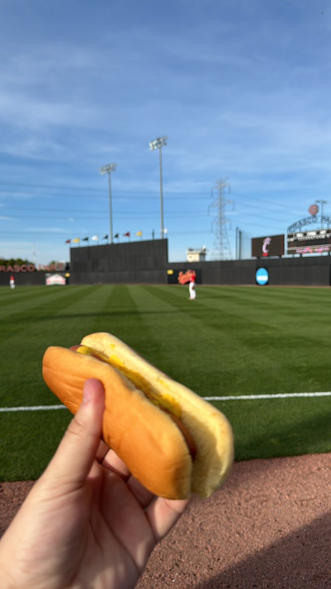 SampsonBomberg's tweet image. god bless the midwest #freefood #culture