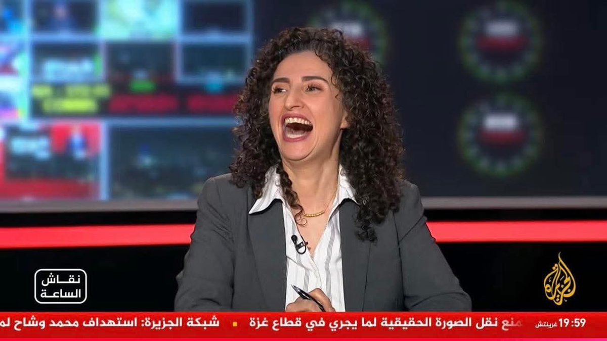 narcisseae_x's tweet photo. لا خلقة ،
لا منطق،
لا فهم،
لا عقل،
لك حتى ضحكتها مقرفة.
شو بدو يعمل فيك الله اكتر من هيك؟
المهم ربنا يخلي د.احمديان لتضلك مشوبة من أدبه و لباقته و علمه و منطقه و فهمه يا بلا فهم. https://t.co/5hhqc8xSdA