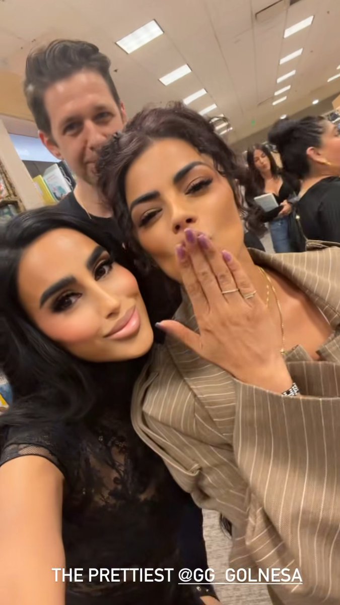 bijoux1234t's tweet image. Some of the Shahs are back together ✨️

Lilly Ghalichi, Golnesa, Adam, Natasha and Tanin support Reza at his book launch

I wonder if Lilly will come on The Valley 👀🤍

#TheValley #ShahsOfSunset