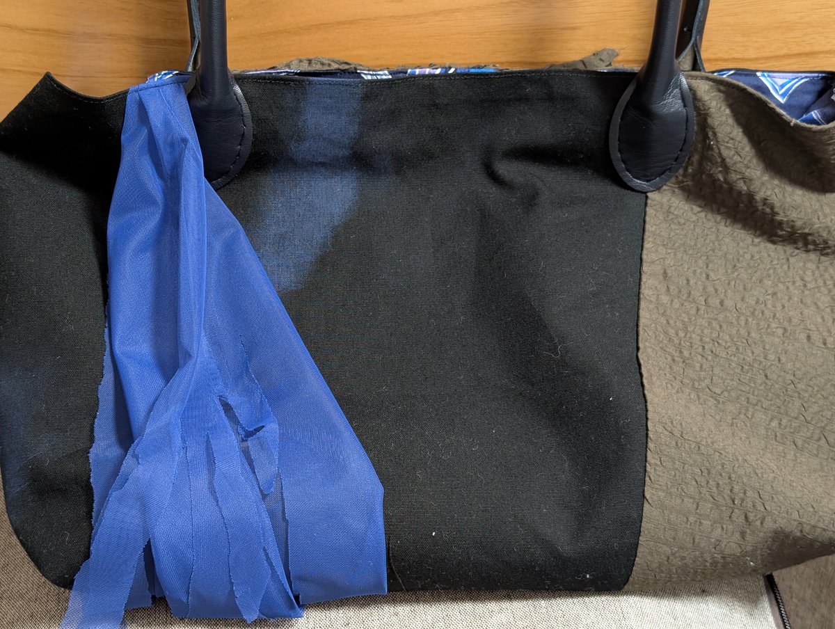 あきびん tweet media