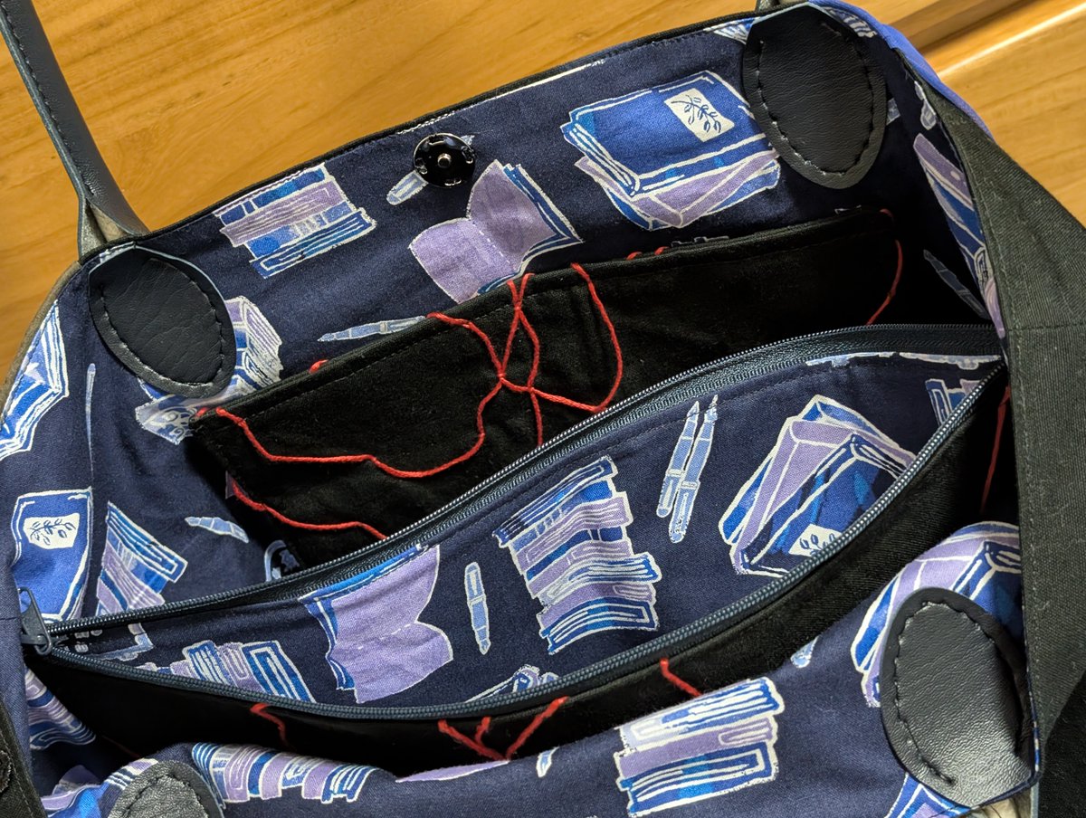 あきびん tweet media