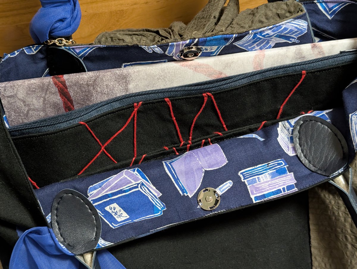 あきびん tweet media