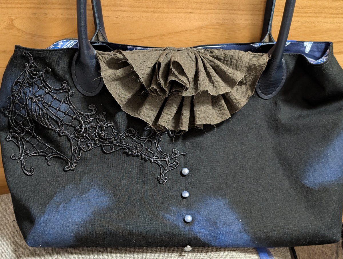 あきびん tweet media