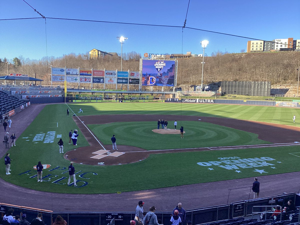 PatrickKinas's tweet photo. Final #OpeningDay for @DurhamBulls (2-7, 6.5GB) playing in home opener for @swbrailriders (6-3, 2.5GB)

Fmr @LeeUBaseball RH #LoganWorkman (0-2,13.50) v #YerryDeLosSantos (1-1,1.59)

☀️ 47
📻/ 📺 6:30pE @BuzzSportsRadio 99.3/96.5/620; @MiLB.tv
🎙️🙋‍♂️
📌 #Moosic, PA

#RaysUp #RepBx https://t.co/gmO280oWHP
