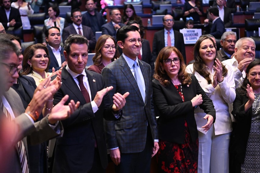 olgapsosa's tweet photo. Ratificamos al Mtro. Roberto Velasco Álvarez (@r_velascoa) como Canciller de México 🇲🇽 , propuesto por la presidenta Claudia Sheinbaum Pardo.

La política exterior de nuestro país se apega a los principios constitucionales, siendo respetuosa de las soberanías y la cooperación internacional.