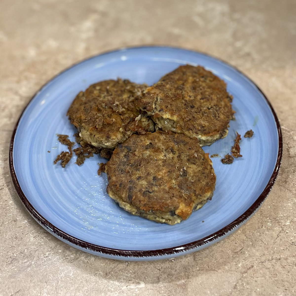 CarnivoreFriend's tweet image. Here’s what I ate today! 

I started my day with a delicious bowl of egg drop soup! 

A bit later I went outside and got some sunlight and fresh air while I nibbled on @thecarnivorebar before a meeting. Is there anything better than a face full of apple pie carnivore bar? 

And