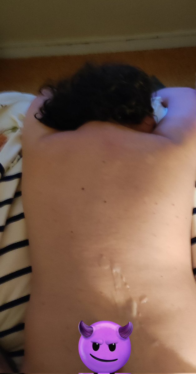 Óleo sobre lienzo jeje. Alguien más quiere pintar un cuadro sobre mi? 😈