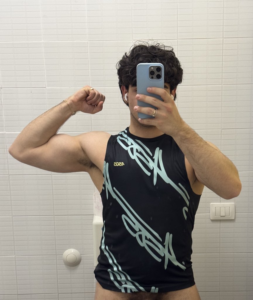 itsRoccoMacri's tweet photo. Allenamento finito https://t.co/OLlD0lfeMT