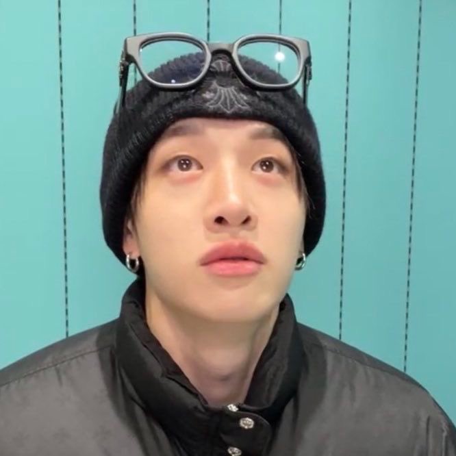 dongchan_doggo's tweet photo. jutdwaeでinstagram liveを開始してしらこい顔をしていたバンチャン忘れたくない https://t.co/TbTEQvmD8l