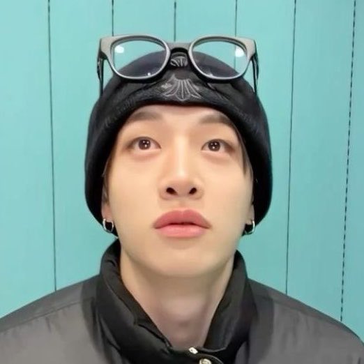dongchan_doggo's tweet photo. jutdwaeでinstagram liveを開始してしらこい顔をしていたバンチャン忘れたくない https://t.co/TbTEQvmD8l