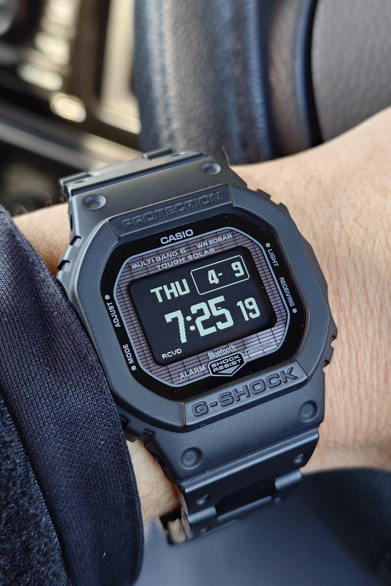 iorin___5's tweet image. おはようございます☀️
会社の駐車場に着きました。
本日20℃超え予報^^;
これから21時過ぎまで頑張りますわ。
相棒は見えすぎる反転液晶BX-5600で。
#GSHOCK　#Gショック　#CASIO