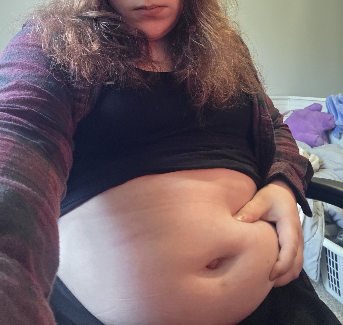 Softpocalypse's tweet photo. Right, here's a pinned tweet just to kick things off. ✨ 
I'm Lynn. Been gaining since summer 2025. If you know my main... Hi! ❤️ Not exactly secretive about being a feedist, but I made this alt to show off my growing body and really indulge... 

See you around, here's my belly. https://t.co/t6w9xlGhI9