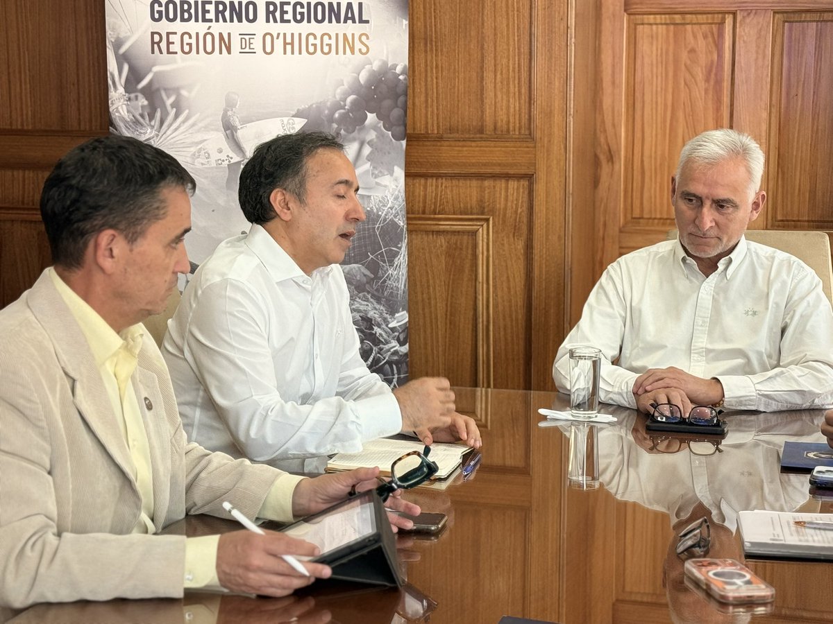 carab_ohiggins's tweet image. El General Guillermo Bohle concurrió a la Gobernación Regional de #O’Higgins para sostener reunión con el Gobernador Pablo Silva, instancia en la que se analizaron y evaluaron proyectos futuros para fortalecer la labor institucional en la región.

En el encuentro también