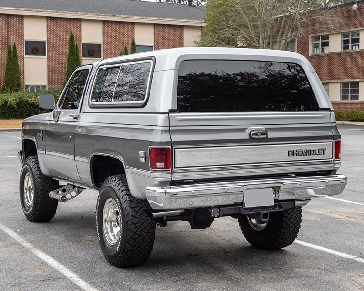 Barrett_Jackson's tweet image. Built big, drives bigger. This custom 1987 @chevrolet #K5 #Blazer is powered by a GM Performance LS 376/525hp 6.2-liter #V8 engine paired with a 6L80E automatic transmission. Selling with No Reserve at the 2026 #PalmBeach Auction, April 16-18.

Learn more: bit.ly/PB26TW-1987Che…
