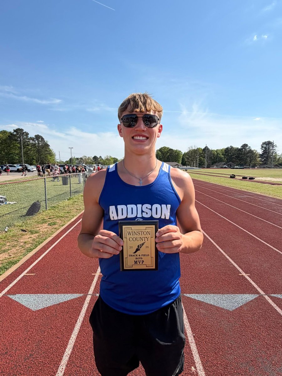Elijah_Roberts3's tweet photo. Proud of my team! We won the County Championship in track today. 🥇in the 100, 400, 4x100, high jump, and County MVP. https://t.co/z3KseJj5S0