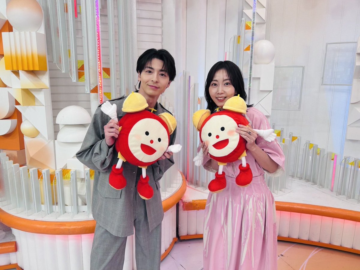 himi2_kitchen's tweet photo. 𝟒/𝟗(木)よる𝟏𝟎時スタート！
新木10ドラマ『 今夜、秘密のキッチンで 』
𓂃𓂃𓂃𓂃𓂃𓂃𓂃𓂃𓂃𓂃𓂃𓂃𓂃𓂃𓂃 𓈒 𓏸 🌕 

ꉂꉂ📡電波ジャック𝐒𝐭𝐚𝐫𝐭⚡

#木南晴夏 さんと #高杉真宙 さんが
フジテレビを電波ジャックします📺

まずは #めざましテレビ
（@cx_mezamashi）に登場です🏃‍♀️

みなさんも #ひみつきち で
一緒に盛り上がりましょう🙌

ぜひご覧ください⏰

#今夜秘密のキッチンで #ひみつきち