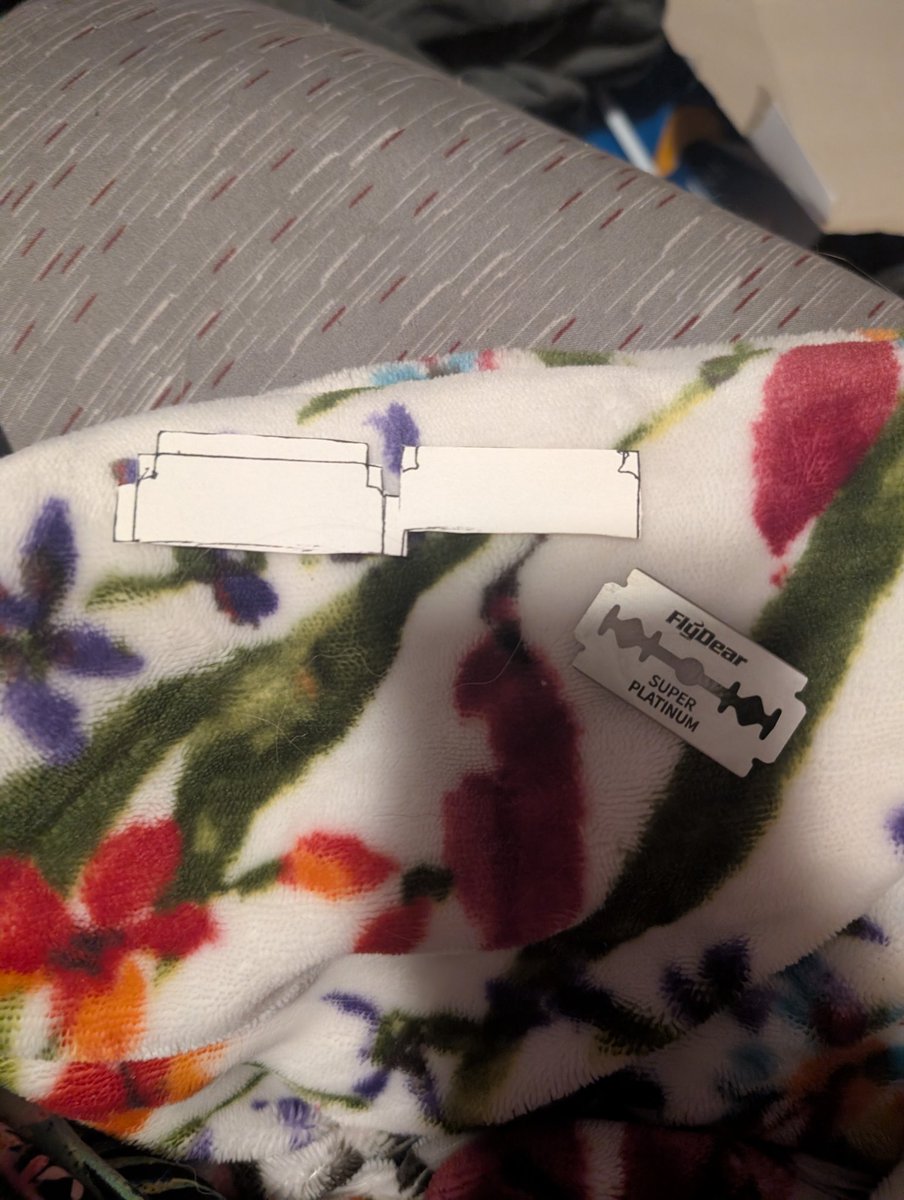 Starry_Autistic's tweet photo. First session with the razor cover I made last night. The two last photos are photos from this morning. I had patched myself up, and that's what the blade cover looks like now <3

°`~#shtwt #styro #slittwt~`° https://t.co/egne9cQoUg