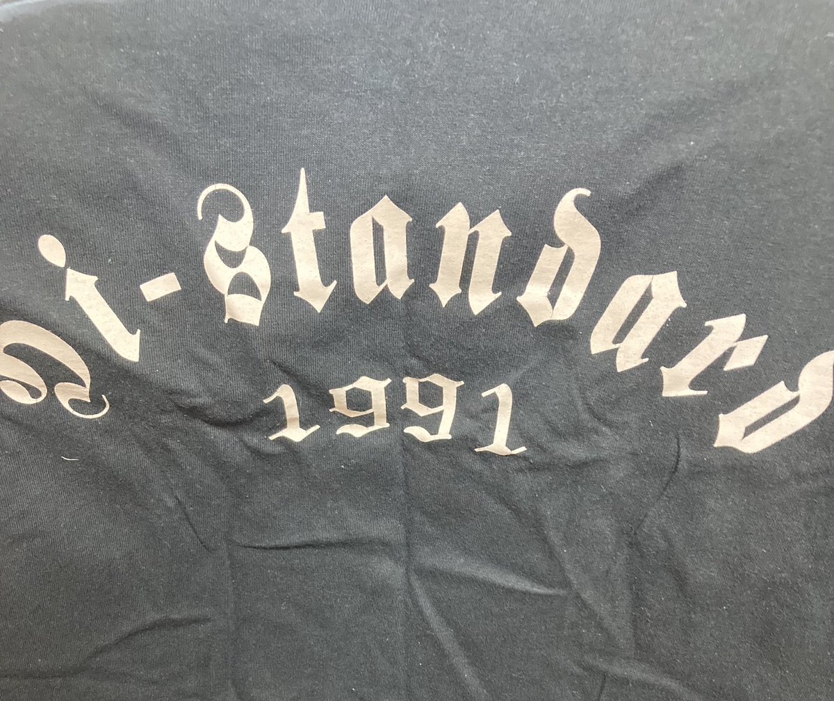 KxTxN_dog's tweet photo. 昨日はこれ着て行ったよKOさんデザインのハイスタTシャツ
国会前デモには行けなかったけど気持ちは連携

フロアの柵撤去されてたからそっちで左回り参加したかったけど体力ない年寄りはいつもの端っこ定位置で見てました😇 https://t.co/sfSloHo0DD