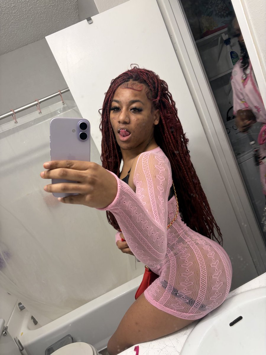 i dont kiss & tell 😏🏳️‍⚧️ tweet media