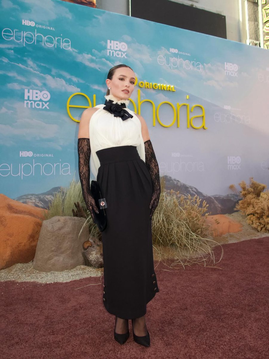 Representante brasileira! Larissa Manoela apareceu belíssima na première de #EuphoriaS3, que aconteceu nesta terça-feira (7), em Los Angeles. A nova temporada da série tem estreia marcada para o dia 12 de abril, na HBO Max. Quem aí vai assistir? 

📸: Divulgação