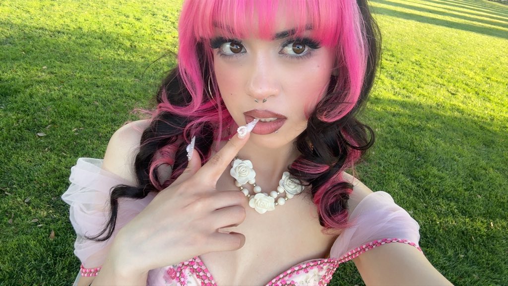 hoshicoded's tweet image. EVERYONE GET NONBINARY NOW!!!! #esd #EXOLSelcaDay #exo #xiumin