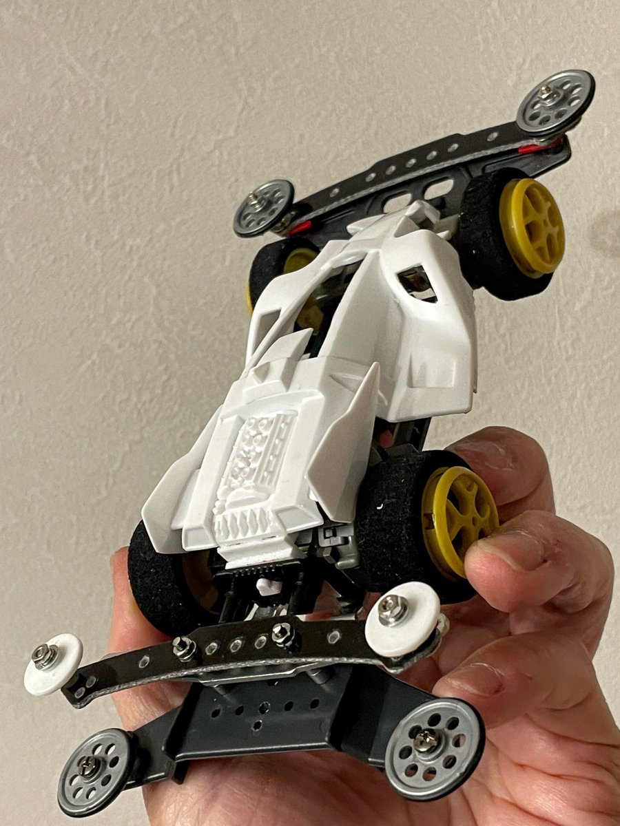 SpeechMzn's tweet image. Ah, this feels nice.
I’m basically following the “たからばこ” setup.
#mini4wd 
#シャコタン
#肉抜き