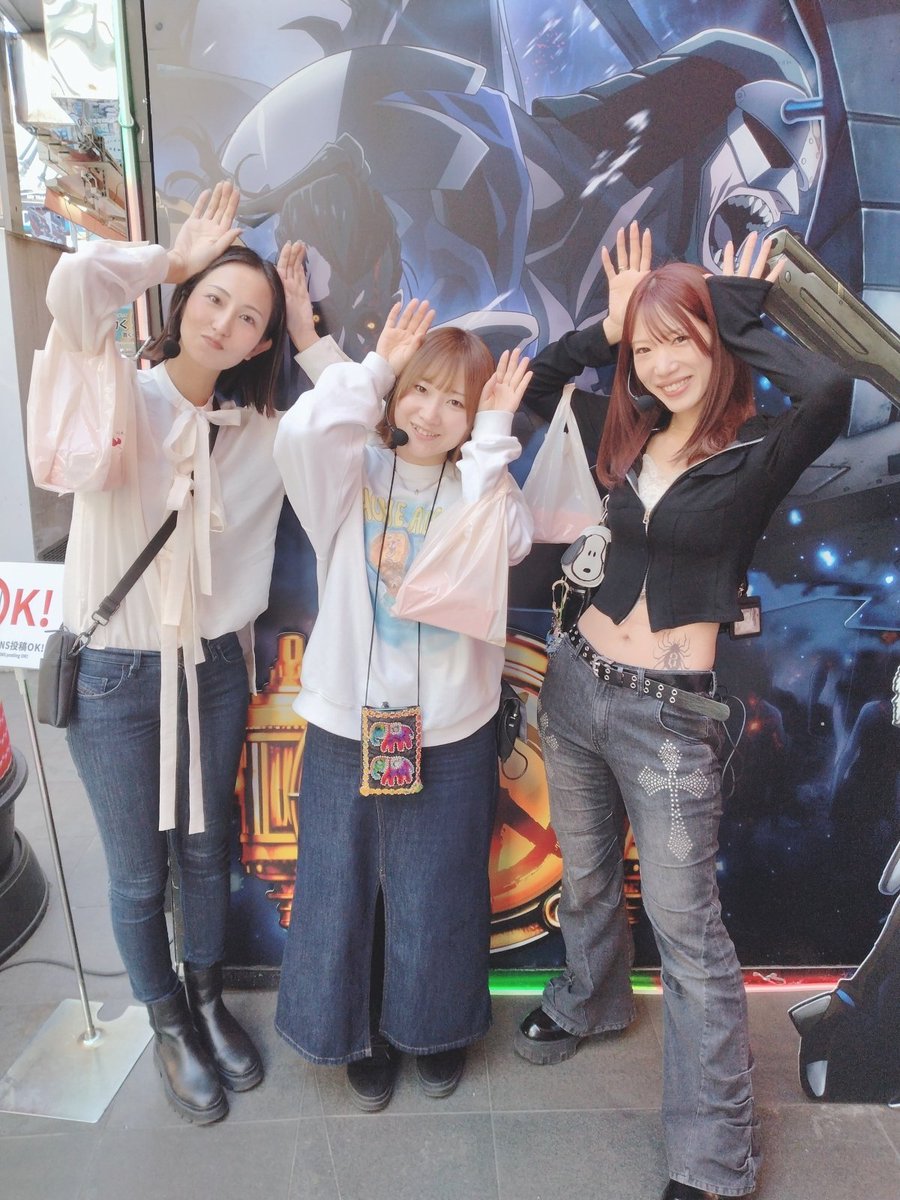 AajPRvn4cwy5Kvb's tweet image. 昨日のメガガーデン所沢スロット館！

渚さん、ウヤマちゃん、てぎーに会って来たぞ〜🎊🙌🙌🙌🎊

スロ打てないのでパチ館でチョロッと打ってましたが当たらず…付近を散歩してたら店舗前で対応していたのでラッキーでした🥰皆さまありがと〜👋
#渚(@ngs883)
#ウヤマミサト
#もてぎカナ👊