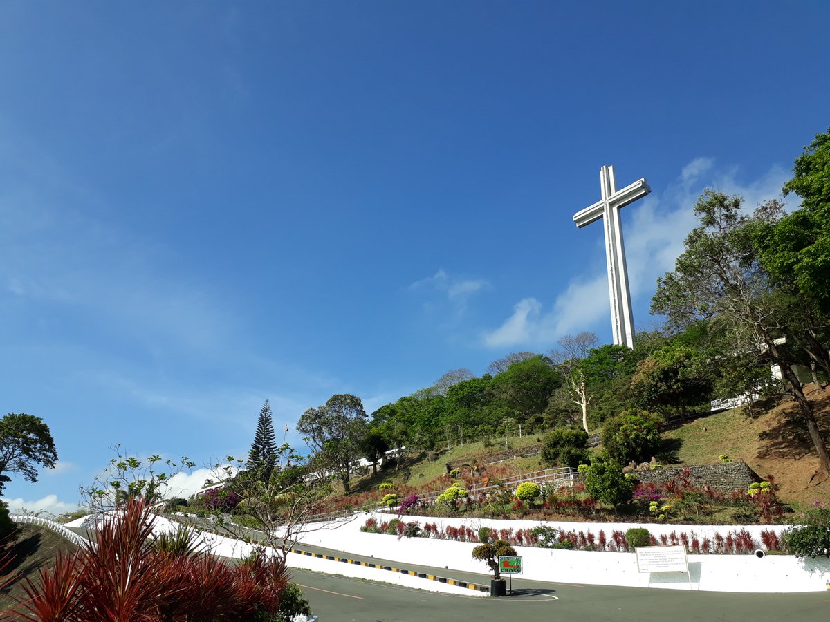 cybertitojj's tweet photo. History carved in stone, set against the sky. ๐
The Dambana ng Kagitingan on Mount Samat is a permanent reminder of the grit and #Heroism that defined Bataan. A must-visit for anyone who wants to understand the soul of the Philippines. #MtSamat #Bataan #History https://t.co/GbA3rW2RUu
