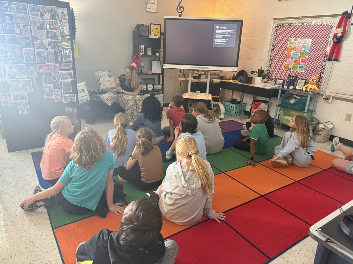 SCEMrsMelton's tweet photo. Watching my former first and second grade student teach a lesson is truly a full circle moment. I’m so proud! I love that I get to work with her as a practicum student this year! #SCEsoars #WSDlearns https://t.co/weEctdHObP