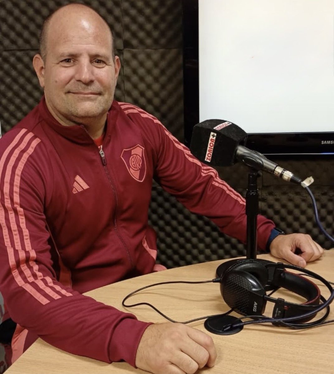 castellirodrigo's tweet photo. 29 años de socio del Club Atlético River Plate y más de 20 años haciendo Radio y Televisión !! GRACIAS !! https://t.co/AqEr2ZxhaG
