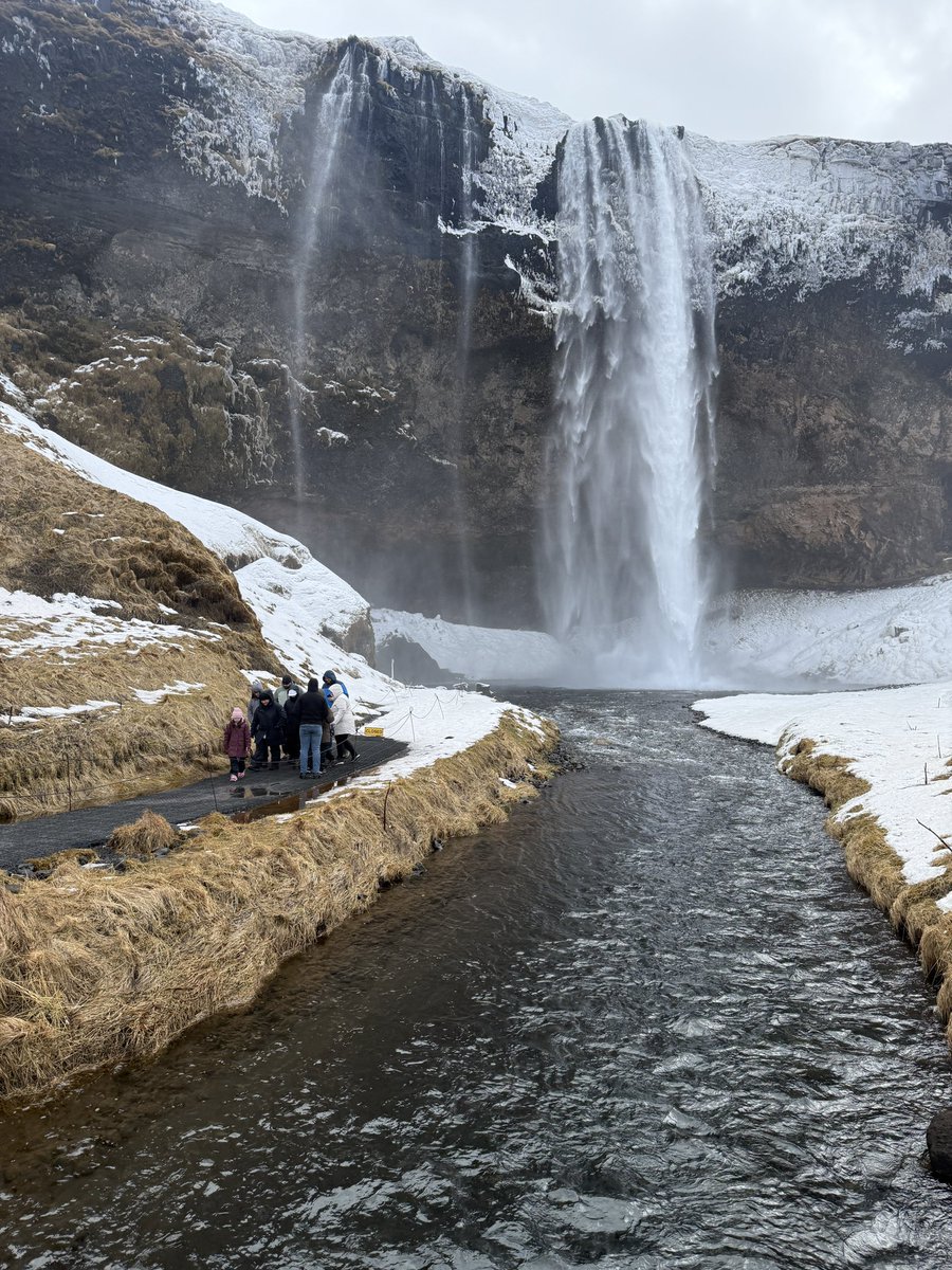 DerrickDDL's tweet photo. 瀑布日，好幸運看到大景 #Gljúfrabúi
#Skógafoss #Iceland https://t.co/REDpUqnFwI