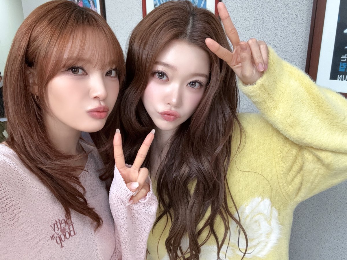 [📸]
260408 호랑이쌤🐯

#Billlie #빌리
#MOONSUA #문수아
#TSUKI #츠키
#호랑이쌤