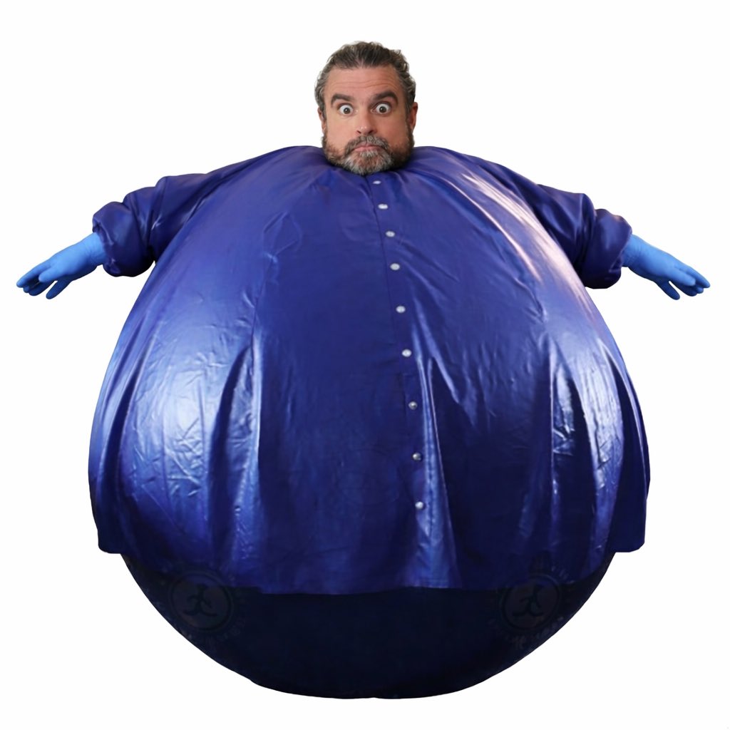 DanielLeBangers's tweet photo. Idk about you, but I think a blueberry suit looks pretty good on @catlintheanimal https://t.co/dv9YE0fotn