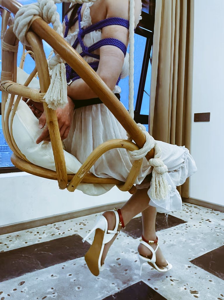 zzhz747's tweet photo. 睡衣连衣裙，其实还有在浴缸里面被捆绑湿身窒息的片段，但在考虑要不要发出来。
#捆绑
#调教
#裙子
#高跟鞋
#男娘
#约绳 https://t.co/81KkNDL2hY