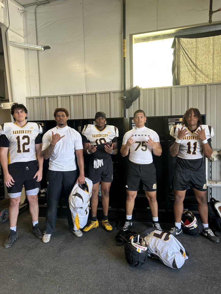 jasirfrutchey's tweet photo. 2026 spring ball TE group #CBK @CoachHafner @CoachK_BusterFB @jstallworth22 @JadenLandrum8 @sele_cox @Brooks_Thomas1 https://t.co/QkRUjXSYgq
