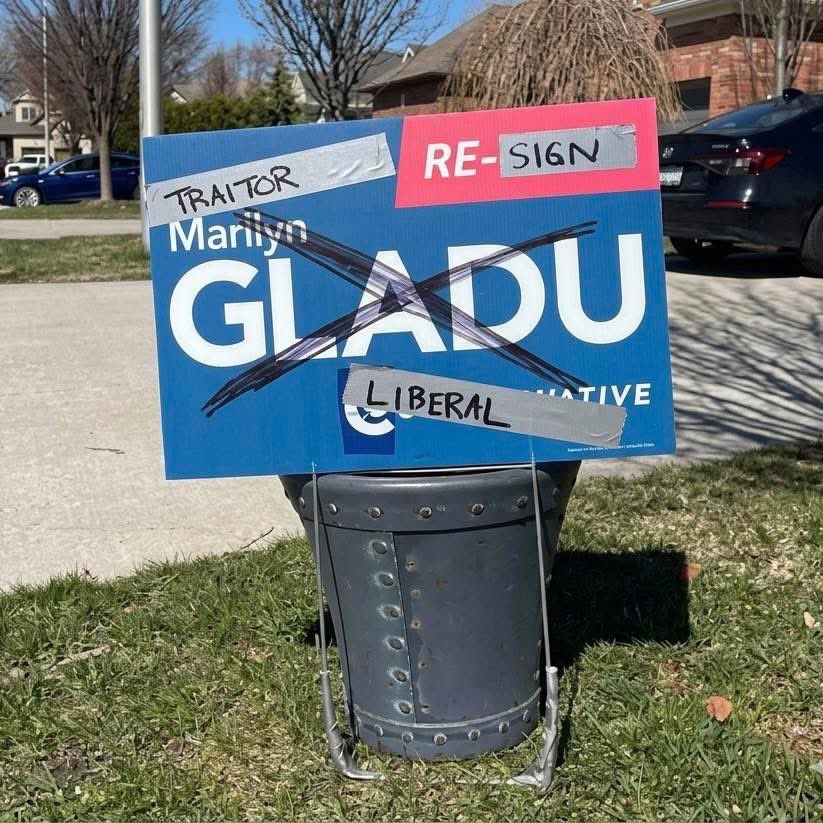 SmirnoffsM's tweet photo. @MarilynGladuSL 

Spotted in Sarnia, Ontario, after Conservative MP Marilyn Gladu crossed the floor to the Liberals today. https://t.co/rR3mopWqCJ