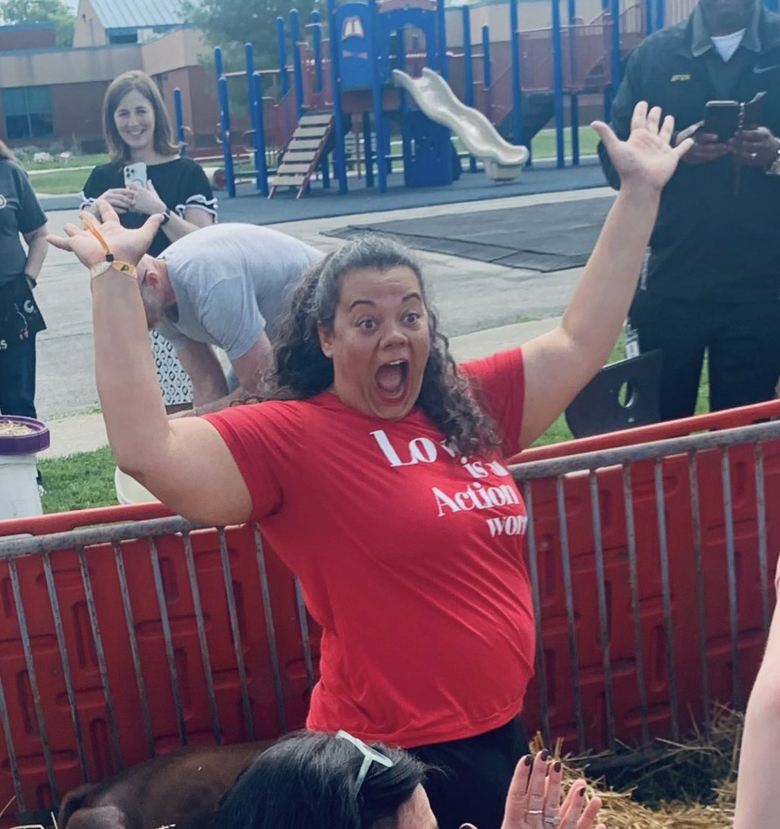 AvonPTPrincipal's tweet photo. Shouting a Happy AP Week to my collaborative partner and friend! She is the absolute best of the best! @OrioleTweets @jmac8229 https://t.co/4Xlgpml85y