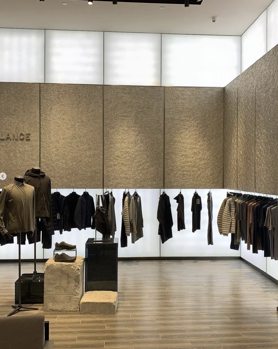 robertsonsbps's tweet photo. Alusion™ stabilised aluminium foam is a spectacular backdrop for branding on a retail display wall. Featured here using Alusion™ Mid Cell with two sides open. @alusionbycymat
#alusion #robertsonfacadesystems #claddingmaterial #panelcladding #facadesystem #creativedesign https://t.co/k4ulTy7KLH