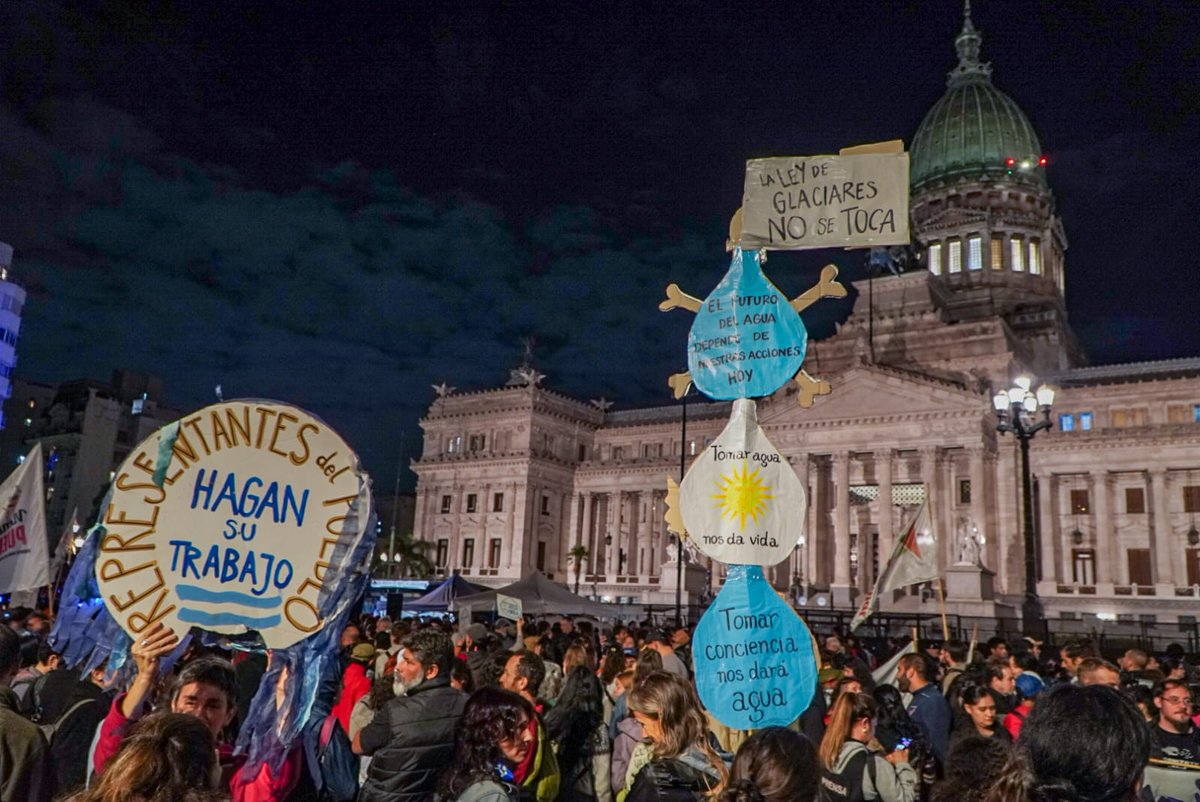 🇦🇷💦 Hoy marchamos al Congreso para defender nuestros bienes comunes. Porque la Ley de Glaciares no se toca.

Nos movilizamos para decir con claridad que los glaciares, el agua y el ambiente se defienden.

#LaLeyDeGlaciaresNoSeToca