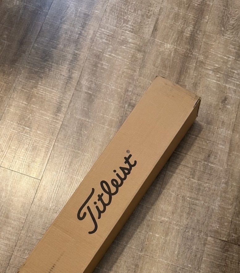 hicmyew's tweet image. First round at the local municipal, and the new sticks came in. What a day to be alive! #dodat