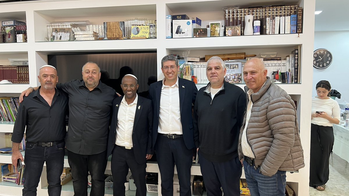 תרבחו ותסעדו! 

החג קראנו בפרשה "וַיֹּאמֶר יְהוָה אֶל מֹשֶׁה מַּה תִּצְעַק אֵלָי דַּבֵּר אֶל בְּנֵי יִשְׂרָאֵל וְיִסָּעוּ"

מחר אנחנו חוזרים לשגרה, אבל רגע לפני – אנחנו חוגגים את "חג האמונה".

בכוח האמונה נבקע לנו הים, בכוח האמונה אנחנו מנצחים את אויבינו, ובכוח האמונה של חג