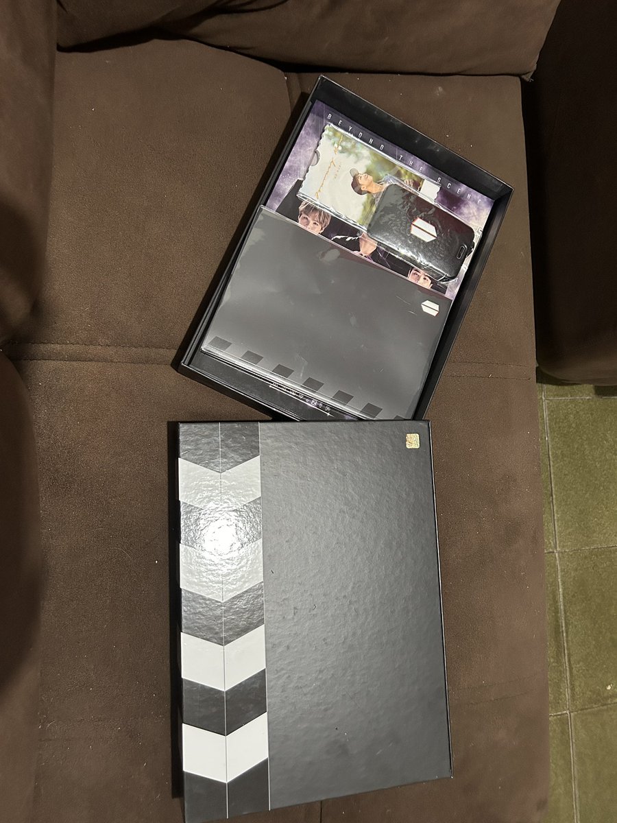 prisjeon's tweet photo. ✨ Produto 100% original (NÃO é réplica)  
✨ Muito bem conservado  
✨ Kit completo – difícil de encontrar no Brasil  

💰 Valor: R$650 (a vista, pra ajudar no ingresso!)

📸 Fotos reais do produto abaixo: https://t.co/3WAvtkIyHu