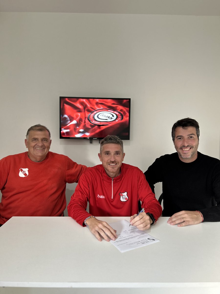 ClubLujan_Ok's tweet photo. El Club Luján tiene el orgullo de anunciar a Martín Pérez Bianchi como nuevo entrenador del primer equipo. 

“El Colo”, ex jugador surgido de nuestras inferiores, fue uno de los deportistas que más veces vistió nuestra camiseta, dejando una huella imborrable dentro y fuera de la cancha. Hoy, vuelve para asumir este nuevo desafío con el mismo compromiso, identidad y sentido de pertenencia que siempre lo caracterizaron con el Lujanero. 

Su cuerpo técnico estará conformado por:

♦️ AC: Mauro Rubira
♦️ PF: Leandro Maiza y Facundo Guerrieri.
♦️ EA: Augusto Yovino

Pérez Bianchi se hará cargo de los entrenamientos a partir del próximo lunes, luego del partido de este fin de semana frente a Central Córdoba en Rosario. 

Esta decisión reafirma el camino institucional del club: seguir apostando por nuestra gente, por quienes conocen y sienten estos colores, con un fuerte arraigo y la convicción de ir juntos en busca del gran objetivo.
