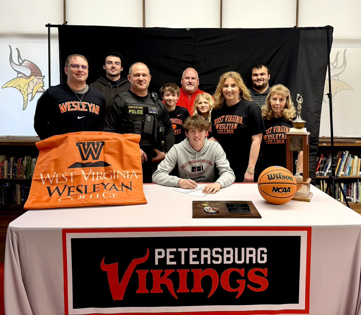 cadenours12's tweet photo. “I am beyond blessed to announce my commitment to continue my academic and athletic career at West Virginia Wesleyan. Thank you to everyone who has been with me throughout this journey. Let’s get to work.” @CoachDSloan @bballcoachHoff @wvwcmbb @Coach_Heare_PHS @WvReignHoops @BlueChipsGlobal @mosesk225 @PrepHoops_WV @OllyReedSports