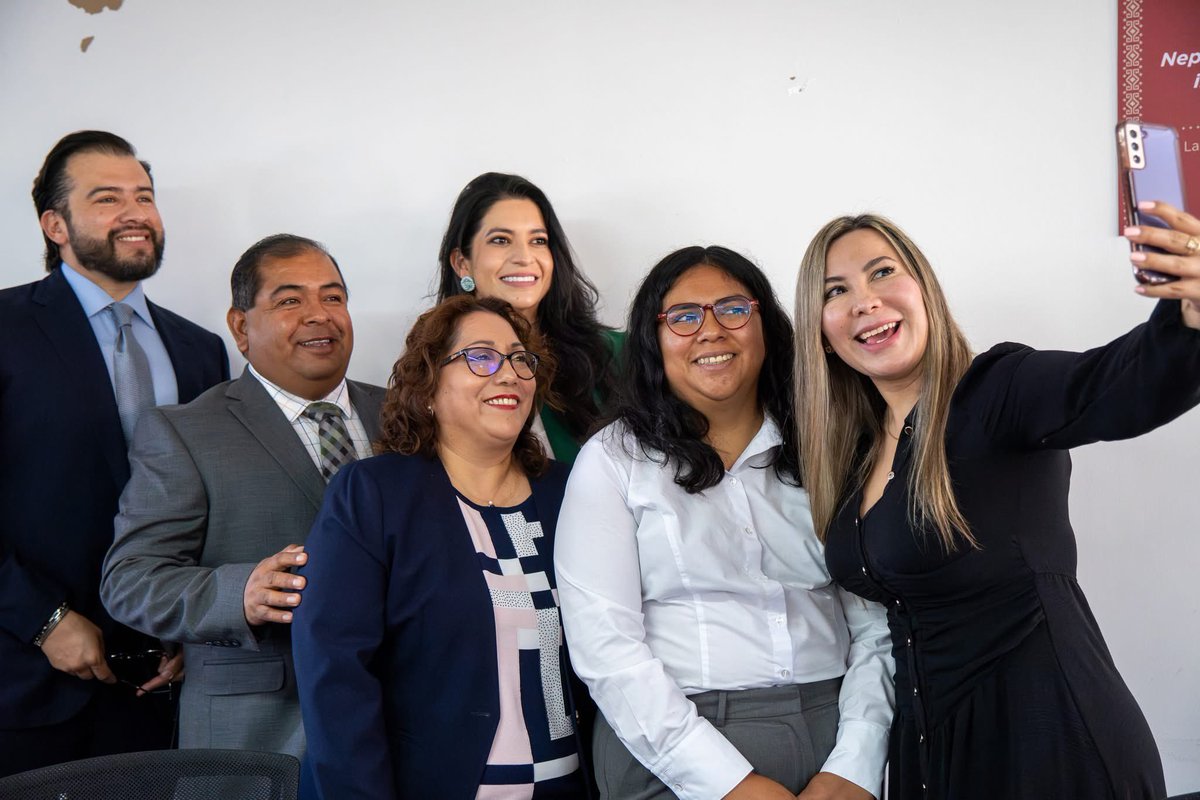 ciis_cdmx's tweet photo. La mejor forma de celebrar una alianza es con sonrisas, unidad y la convicción de que juntas y juntos podemos transformar realidades 📸✨
Hoy, en la firma de convenio entre el #CIIS y la #SEPI @SEPICDMX , reafirmamos que el trabajo colaborativo abre camino a más acciones en favor de la igualdad sustantiva, la inclusión y el respeto a la diversidad.
Cada esfuerzo compartido suma, cada institución fortalece, y cada persona involucrada hace posible construir una Ciudad de México más justa para todas y todos. 💜🤝
#CIIS #SEPI #AlianzasQueTransforman #IgualdadSustantiva #Inclusión #TrabajoEnEquipo #CDMX