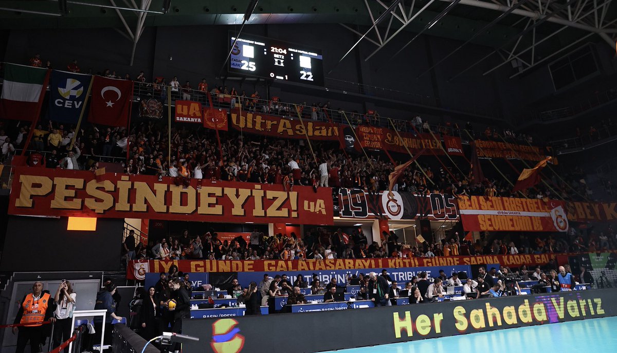 Yıllarca bir hayalinden peşinden koşup bu işe gönül veren tüm abi,kardeş ve dostlarımdan Allah razı olsun.Yıllar içinde buralardan ayağnı çeken insanların bugün salona gelmesi ve bu salonda yaptığımız en iyi tribünün bu maça denk gelmesi geceyi daha da güzelleştirdi, kutlu olsun.