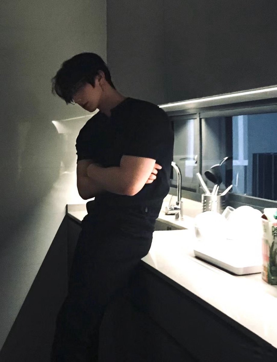 jeonghan_love7's tweet photo. ・筋肉
・モノトーン
・綺麗な黒髪センターパート
・綺麗なフェイスライン

これ揃ってれば一撃で雰囲気イケメン作り上げる https://t.co/NsuUjXBEMB